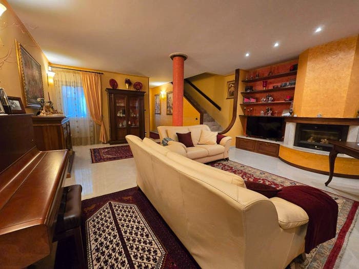Appartamento con 6 locali in vendita in Via Aprile, Centro, Galatone