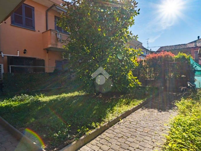 Casa quadrilocale in vendita in Via Montello, Macherio