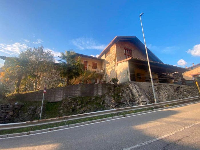 Casa con 6 locali in vendita in Via Sebino, Zone