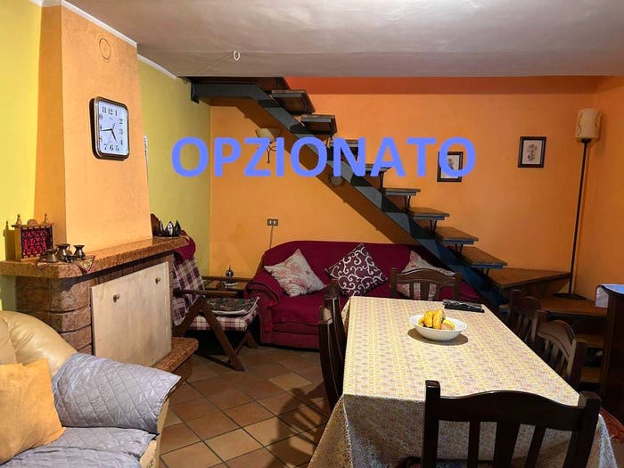 Casa trilocale in vendita in Via Pescocupo, Centro, Sessano del Molise
