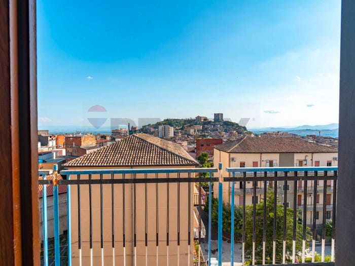 Appartamento con 6 locali in vendita in Via Emanuele Bellia, Paternò