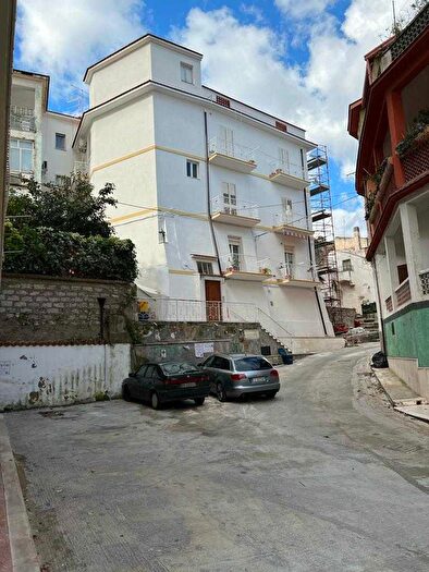 Appartamento con 9 locali in vendita in San Nicandro Garganico