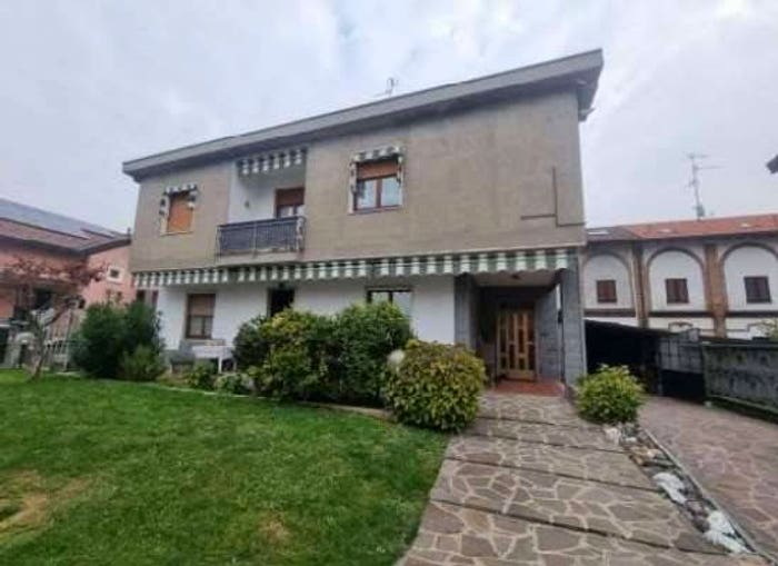 Appartamento trilocale in vendita in Via isonzo, Centro, Cogliate