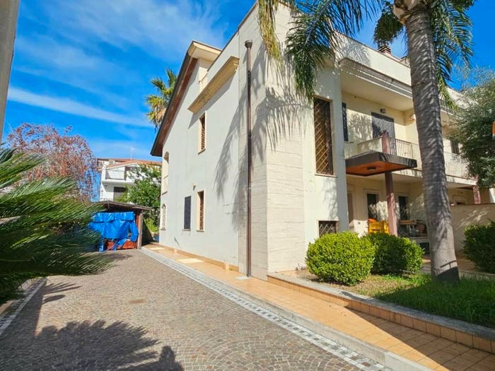 Casa con 6 locali in vendita in Via Eduardo De Filippo, Succivo