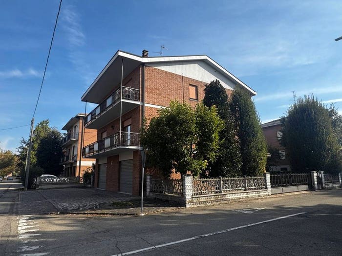 Appartamento con 6 locali in vendita in Via Ciro Menotti, Centro, Soliera