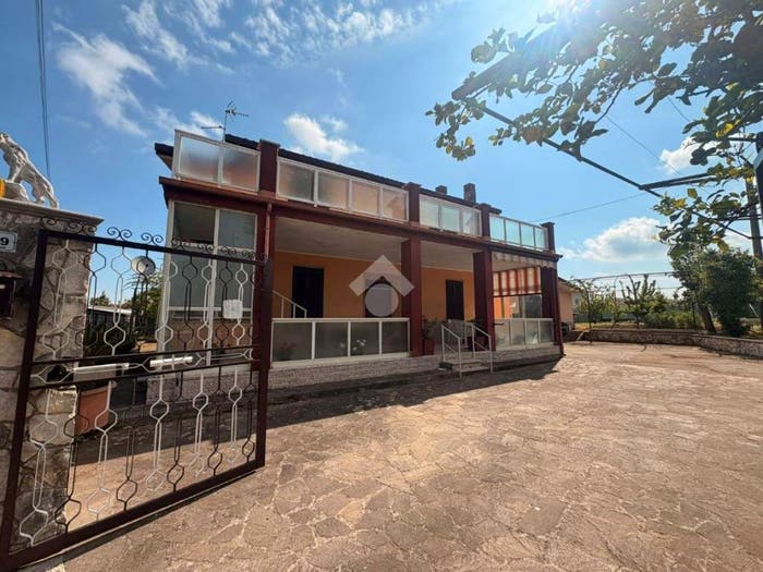 Casa quadrilocale in vendita in Via Giuseppe Garibaldi, Centro, Lariano