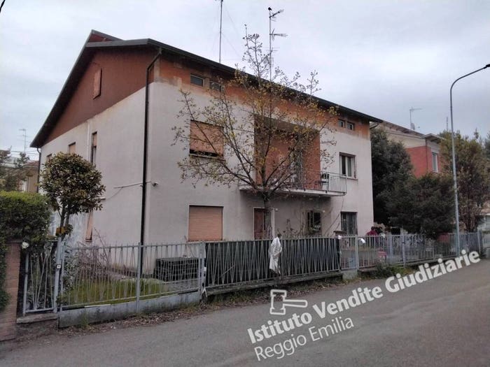 Appartamento con 6 locali in vendita in Via Don P Borghi, Centro, Bagnolo in Piano