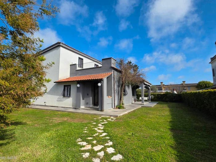Casa quadrilocale in vendita in Via delle Bouganvillae, Villaggio Giornalisti Poggio, Anzio
