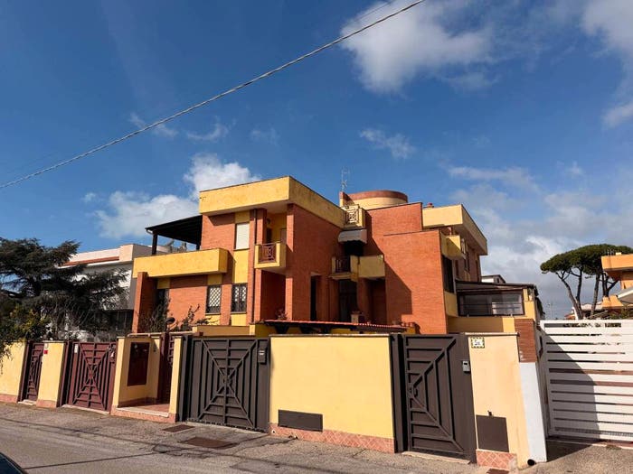 Appartamento quadrilocale in vendita in Via delle Mimose, Lido dei Pini di Ardea Lupetta, Ardea
