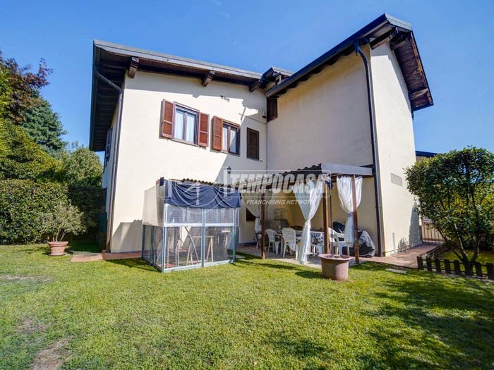 Casa quadrilocale in vendita in Via TRIESTE, Centro, Jerago con Orago