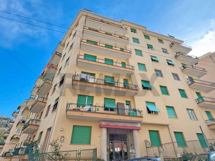 Appartamento con 5 locali in vendita in Via Pierino Negrotto Cambiaso, Rivarolo, Genova