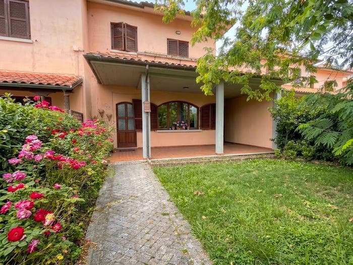 Casa con 6 locali in vendita in VIA DON MINZONI, Centro, Fabriano