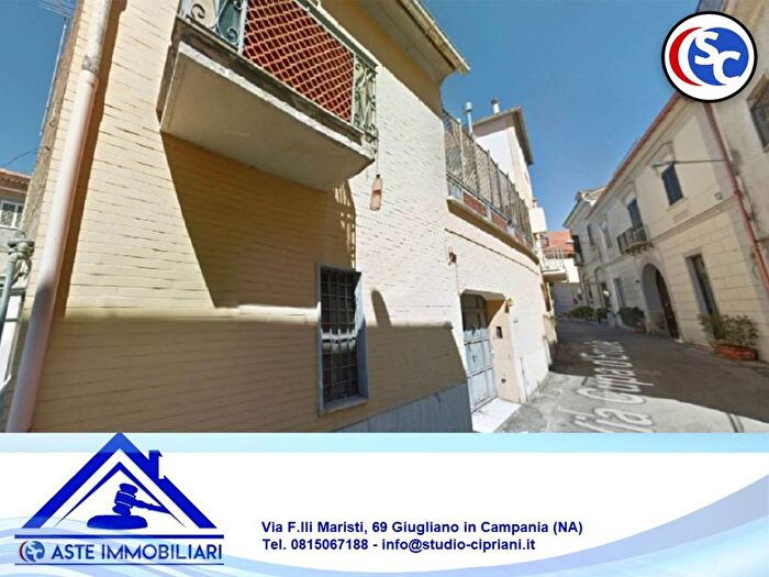 Casa con 6 locali in vendita in Via Cupa d'Ercole, San Leucio Briano, Caserta