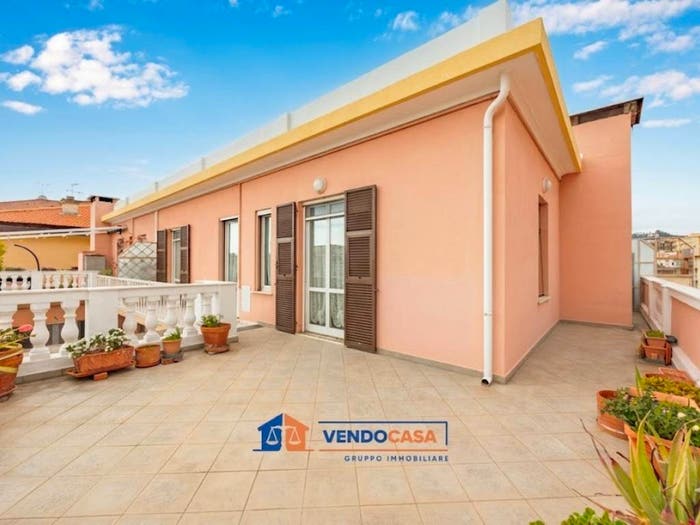 Appartamento trilocale in vendita in Via Filippo Buonarroti, Porto Maurizio, Imperia