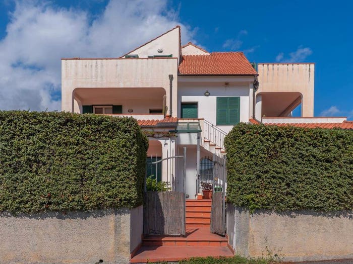 Casa con 6 locali in vendita in Regione Rapalline, Albenga