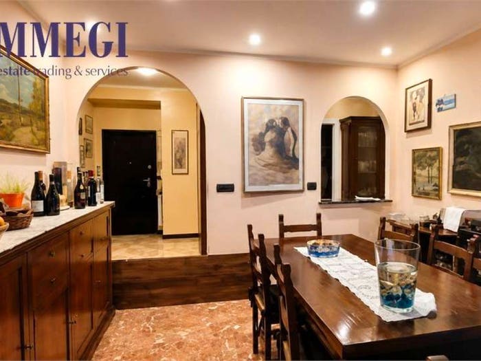 Appartamento con 6 locali in vendita in Via Fereggiano, Marassi, Genova