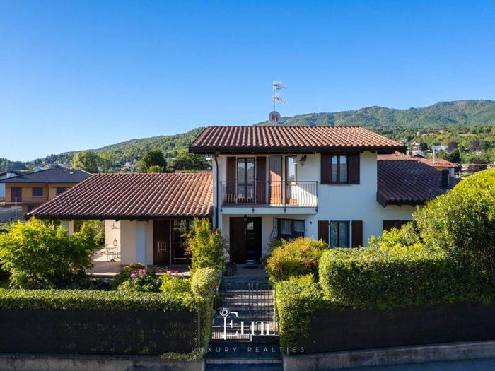 Casa con 6 locali in vendita in Via Don Luigi Macchi, Centro, Gavirate
