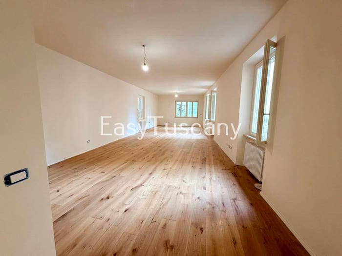 Appartamento con 5 locali in vendita in Via San Paolino, Piazza Napoleone San Michele, Lucca