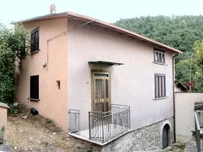 Casa con 6 locali in vendita in Località Palmaiolo, Cascia