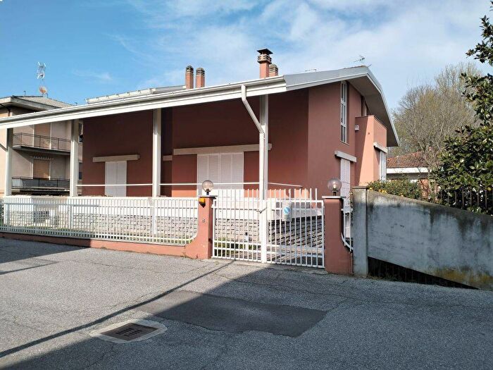 Casa con 6 locali in vendita in Centro, Maleo