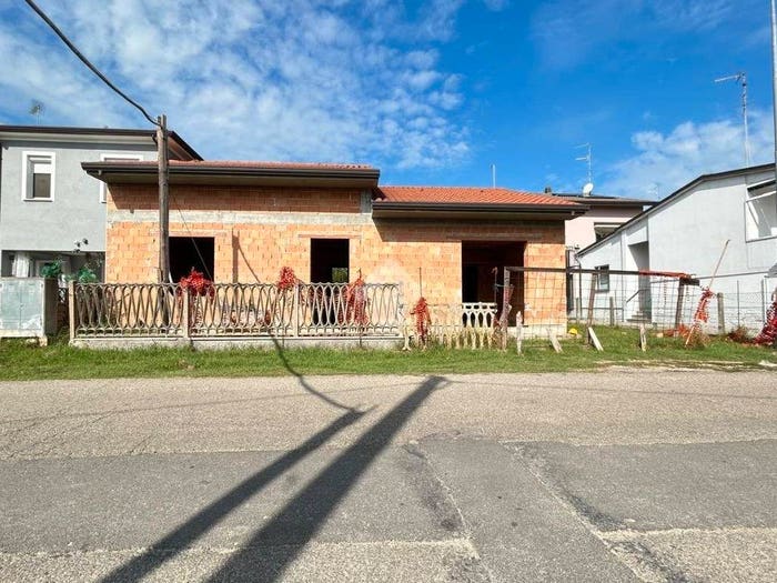 Casa quadrilocale in vendita in Via giacomo puccini, Centro, Conselice
