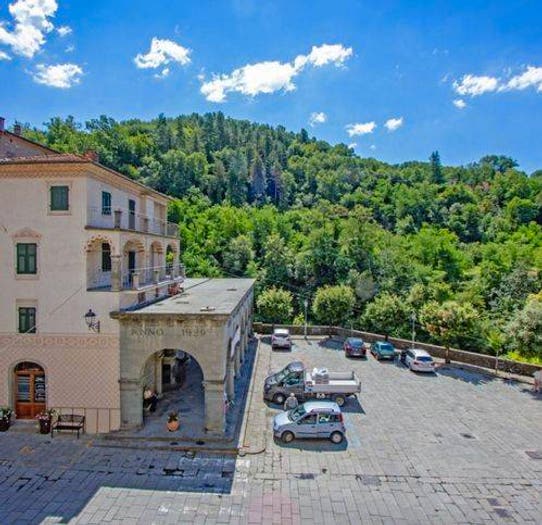 Appartamento trilocale in vendita in Via Casamenti, Centro, Bagnone