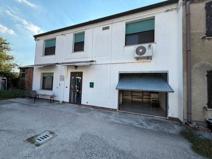 Appartamento quadrilocale in vendita in Via Eros Bolognesi, Centro, Copparo