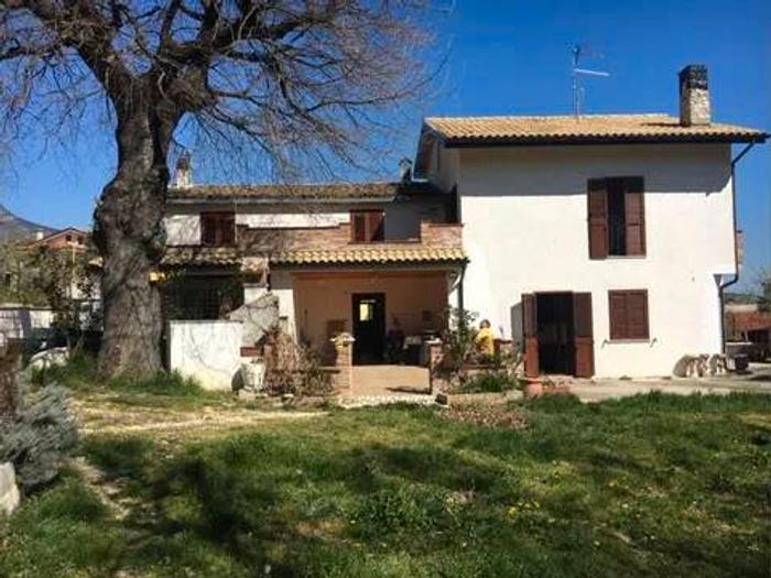 Casa con 6 locali in vendita in Via Da Nominare No Number, Centro, Civitella Casanova
