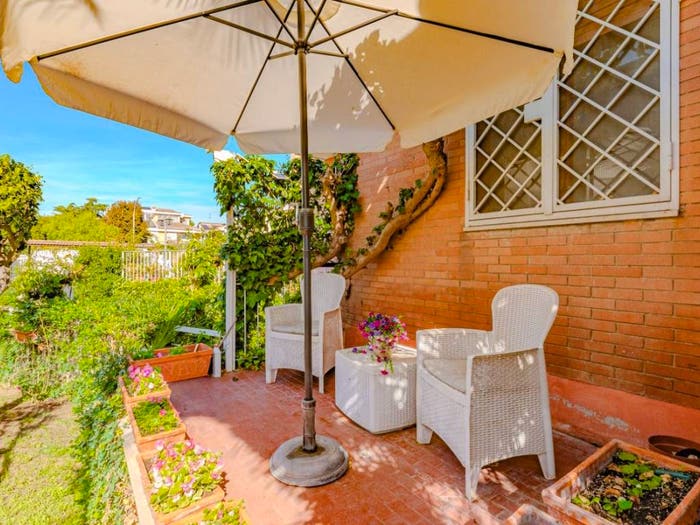 Casa con 6 locali in vendita in Via Corinna, Axa, Roma