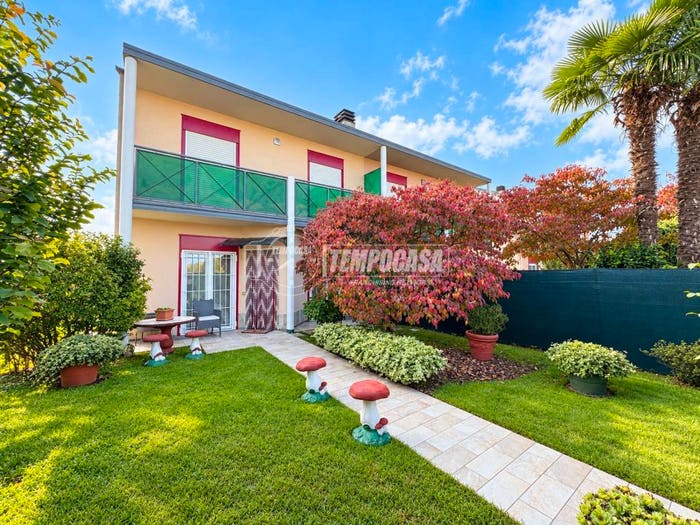 Casa quadrilocale in vendita in Via Carlo Cattaneo, Centro, Olgiate Comasco