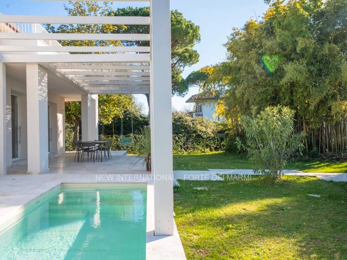 Casa con 6 locali in vendita in Via M Santocchi, Caranna, Forte dei Marmi