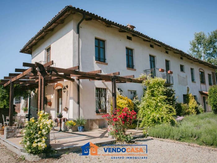 Casa con 6 locali in vendita in Via Gaverri, Castagnole delle Lanze