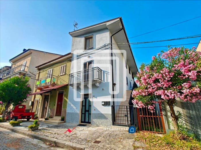 Casa con 6 locali in vendita in via Giuseppe Mazzini, Raiano