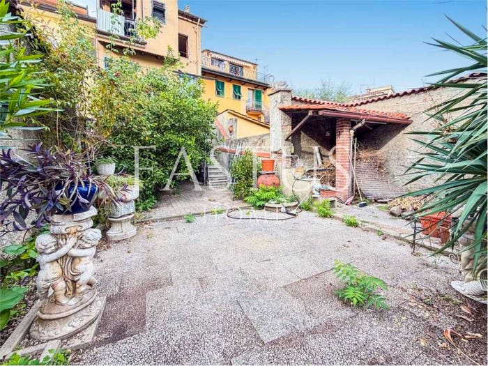 Casa con 6 locali in vendita in Centro Storico, Pistoia