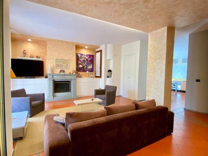 Casa con 6 locali in vendita in Via Vittorio Emanuele II, Centro, Poggio a Caiano