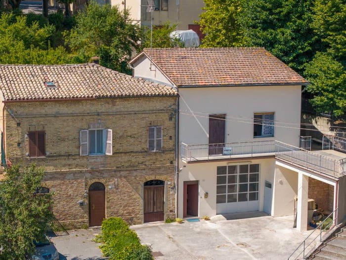 Casa con 6 locali in vendita in Via Roma, Castelleone di Suasa