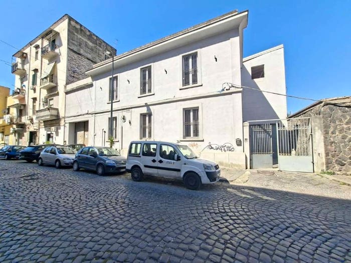 Casa con 6 locali in vendita in via Cristoforo Marino, Zona Industriale Marina, Napoli