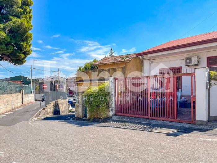 Casa con 5 locali in vendita in Via S Rocco Vecchio Misterbianco CT Italia, Misterbianco