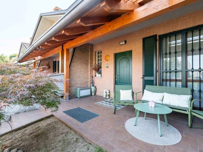 Casa quadrilocale in vendita in Via Ugo Foscolo, Gerenzano