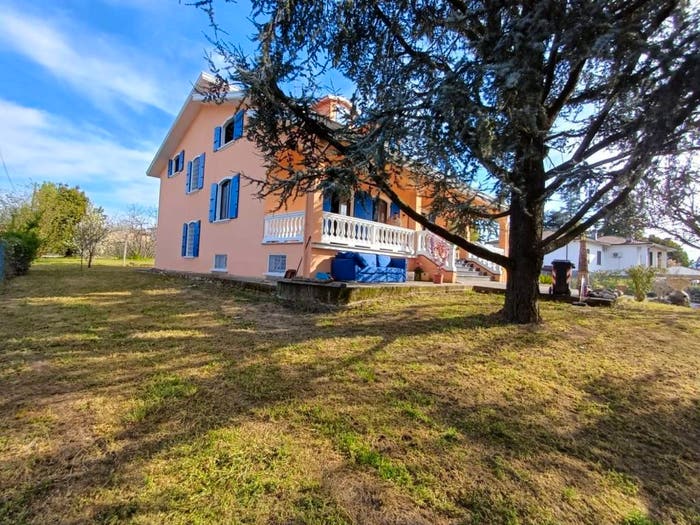 Casa con 6 locali in vendita in Centro, Rivergaro