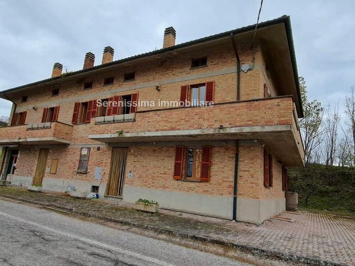 Appartamento con 6 locali in vendita in Via Strada Comunale della Pantiera, Urbino