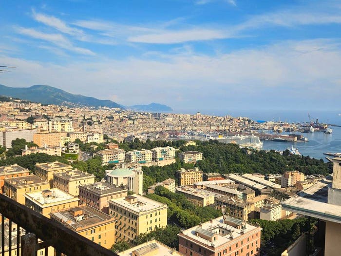 Appartamento con 6 locali in vendita in Via Pomposa, San Teodoro, Genova