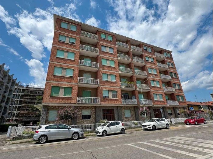 Appartamento quadrilocale in vendita in Via Bernardo Vittone, Semicentro, Chieri