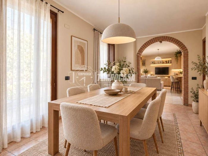 Appartamento con 5 locali in vendita in via Lini Oreste, Correggio
