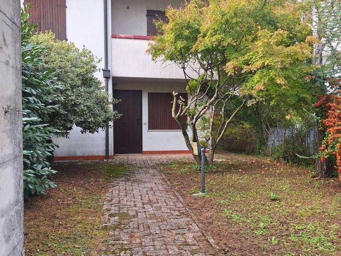 Casa quadrilocale in vendita in Via Lago d'Iseo, Crispi Cavour, Costabissara