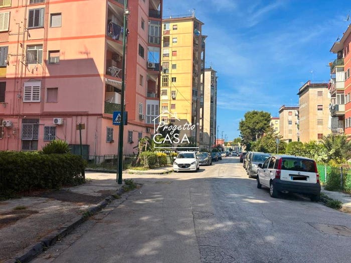 Appartamento quadrilocale in vendita in Corso Sirena, Barra, Napoli