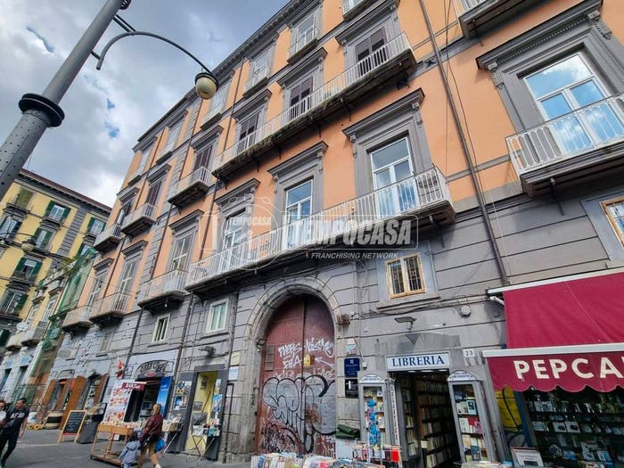 Appartamento quadrilocale in vendita in Piazza Dante, Centro Storico, Napoli