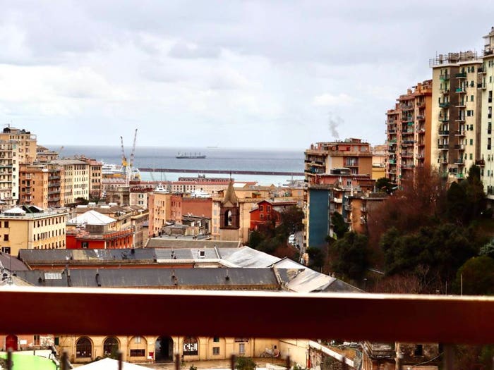 Appartamento con 5 locali in vendita in Lagaccio, Genova