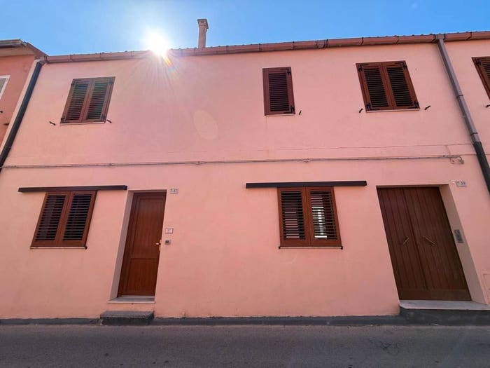 Appartamento quadrilocale in vendita in Via Cesare Balbo, La Maddalena