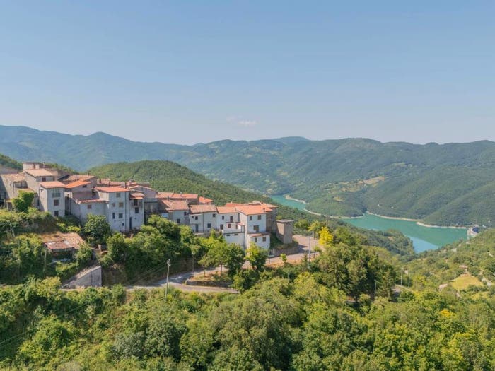 Appartamento con 6 locali in vendita in Via San Tommaso, Stipes, Ascrea